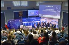 Dyskusja podsumowująca konferencję.