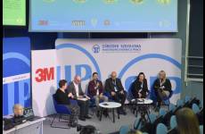 Panel dyskusyjny podczas I sesji konferencji.